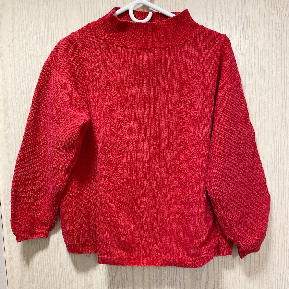 Vintage Red Size M Women’s Pullover Sweater made In Hong Kong.